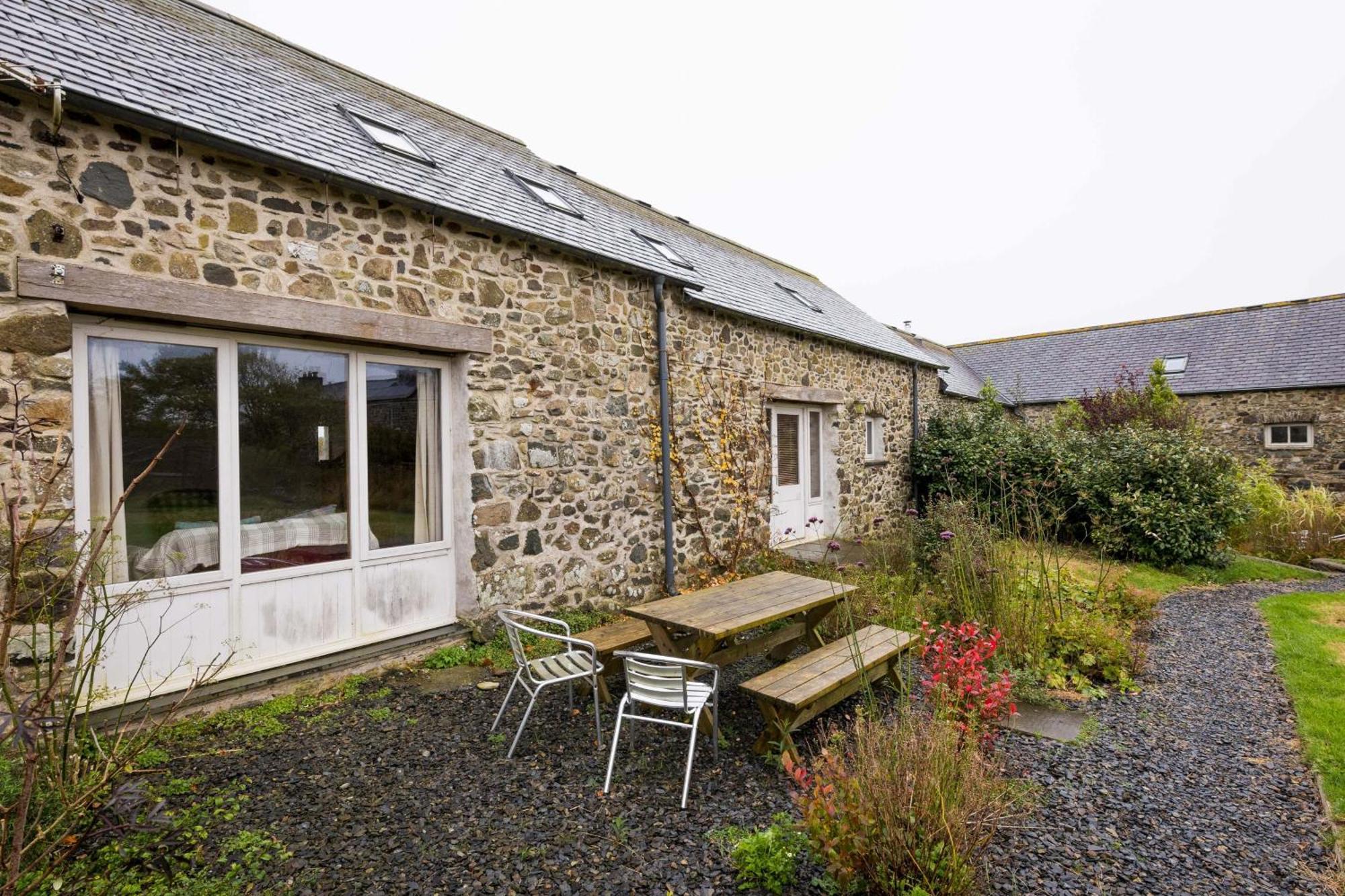 The Workshop- Eco Cottage By The Coastal Path Goodwick Экстерьер фото