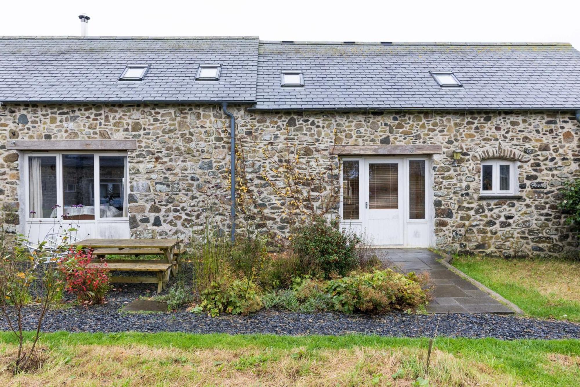 The Workshop- Eco Cottage By The Coastal Path Goodwick Экстерьер фото
